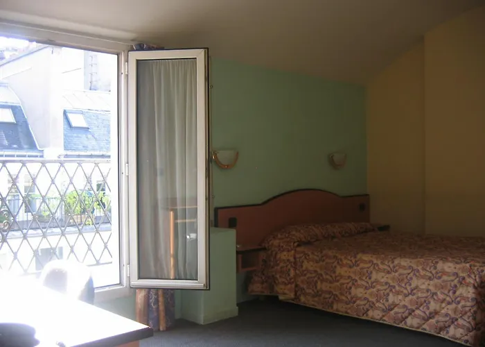 Hotel Ferney Republique Paris